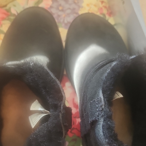 Its In good condition. UGG Black Ankle Boots. I wore it once. No Box - Picture 6 of 6